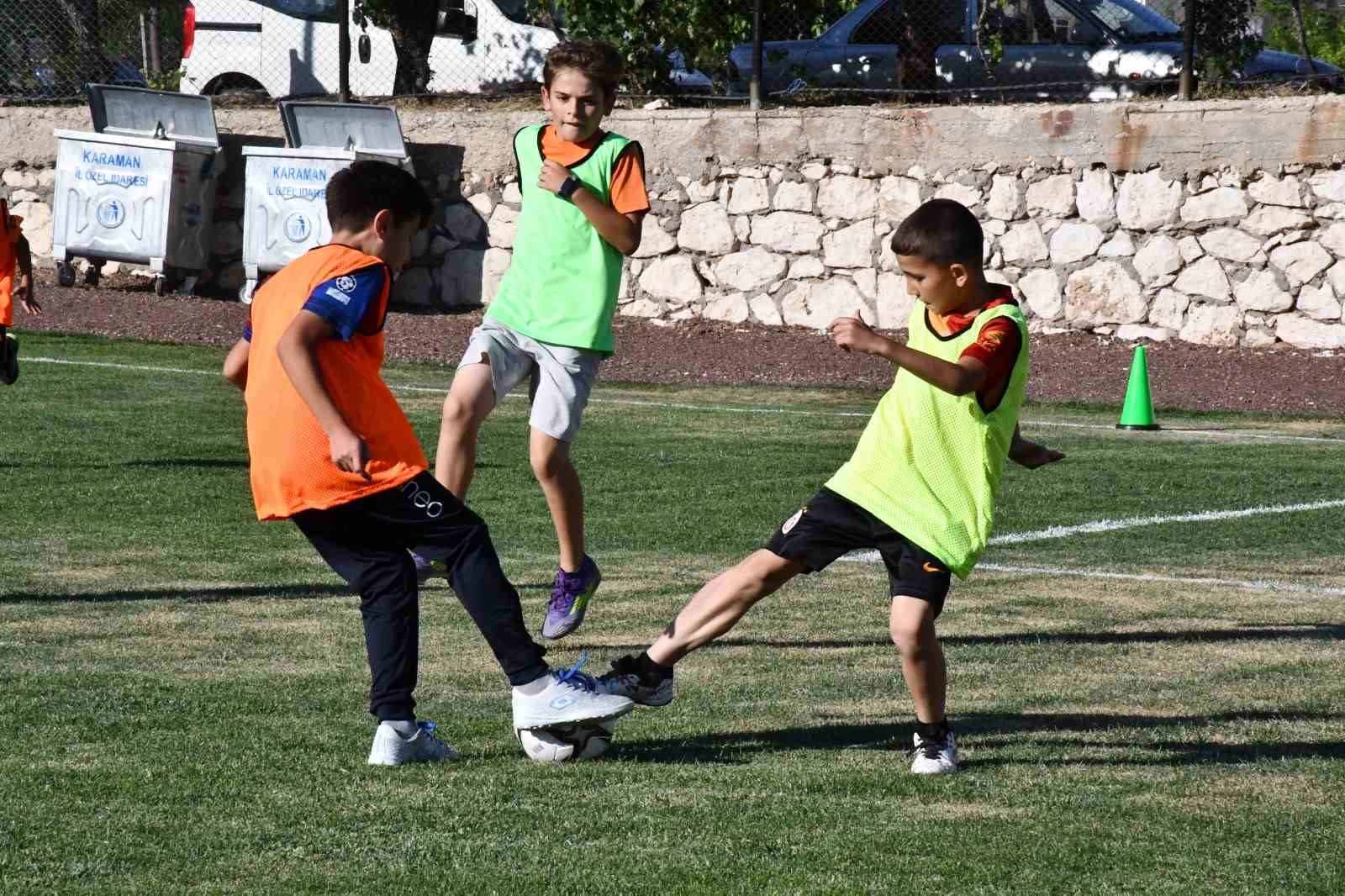 Karaman’da İl Özel İdaresi’nin ücretsiz yaz futbol kursu başladı