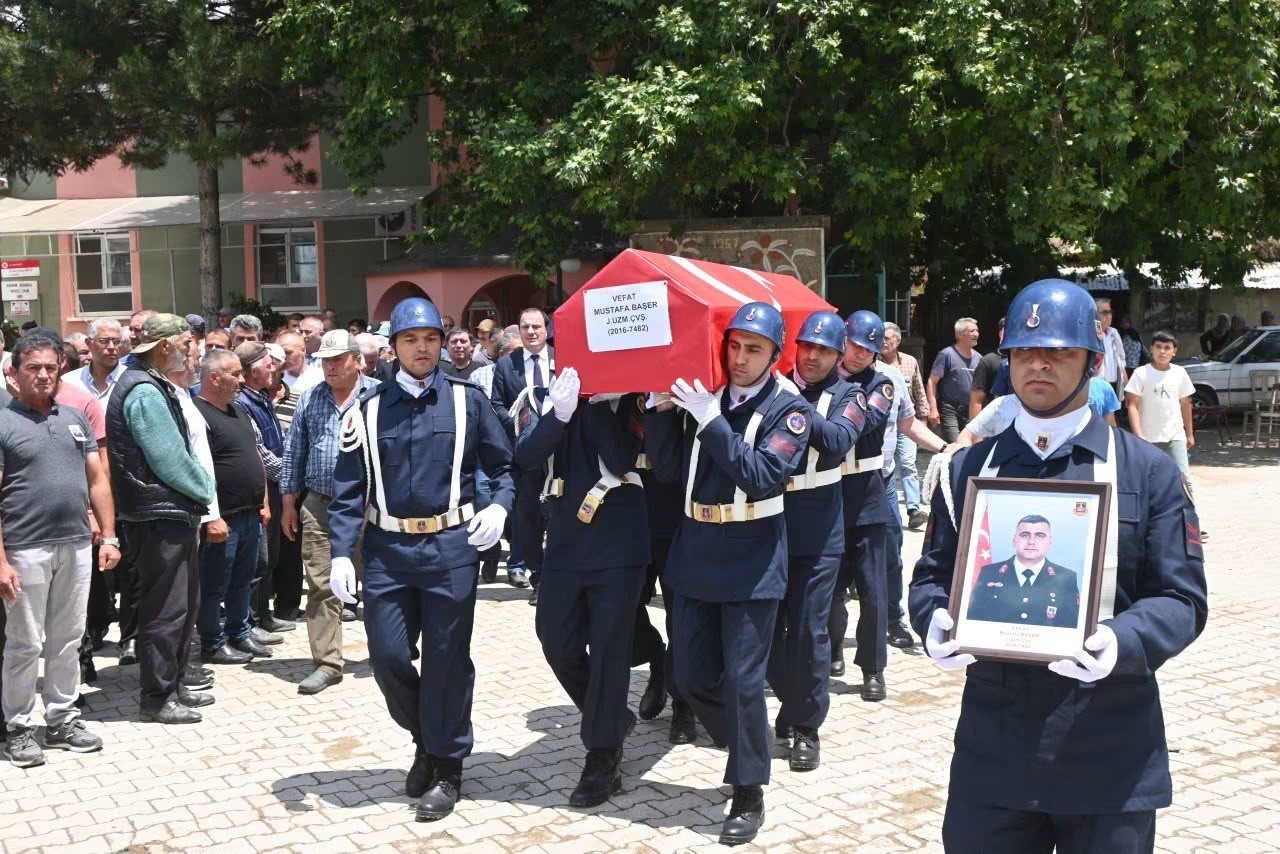 Uzman çavuş senelik izne geldiği memleketinde hayatını kaybetti