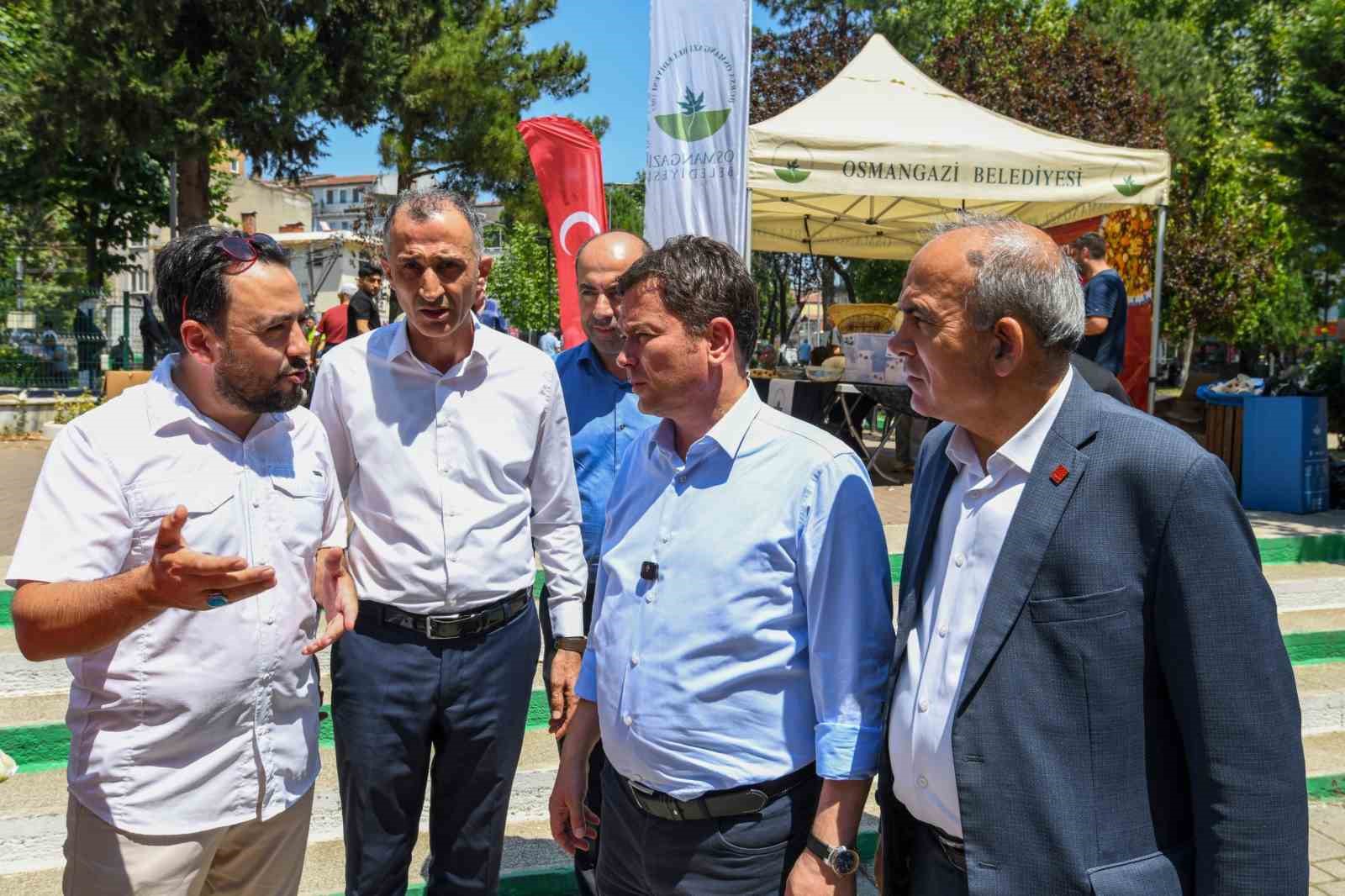 Başkan Aydın vatandaşlarla sahada omuz omuza