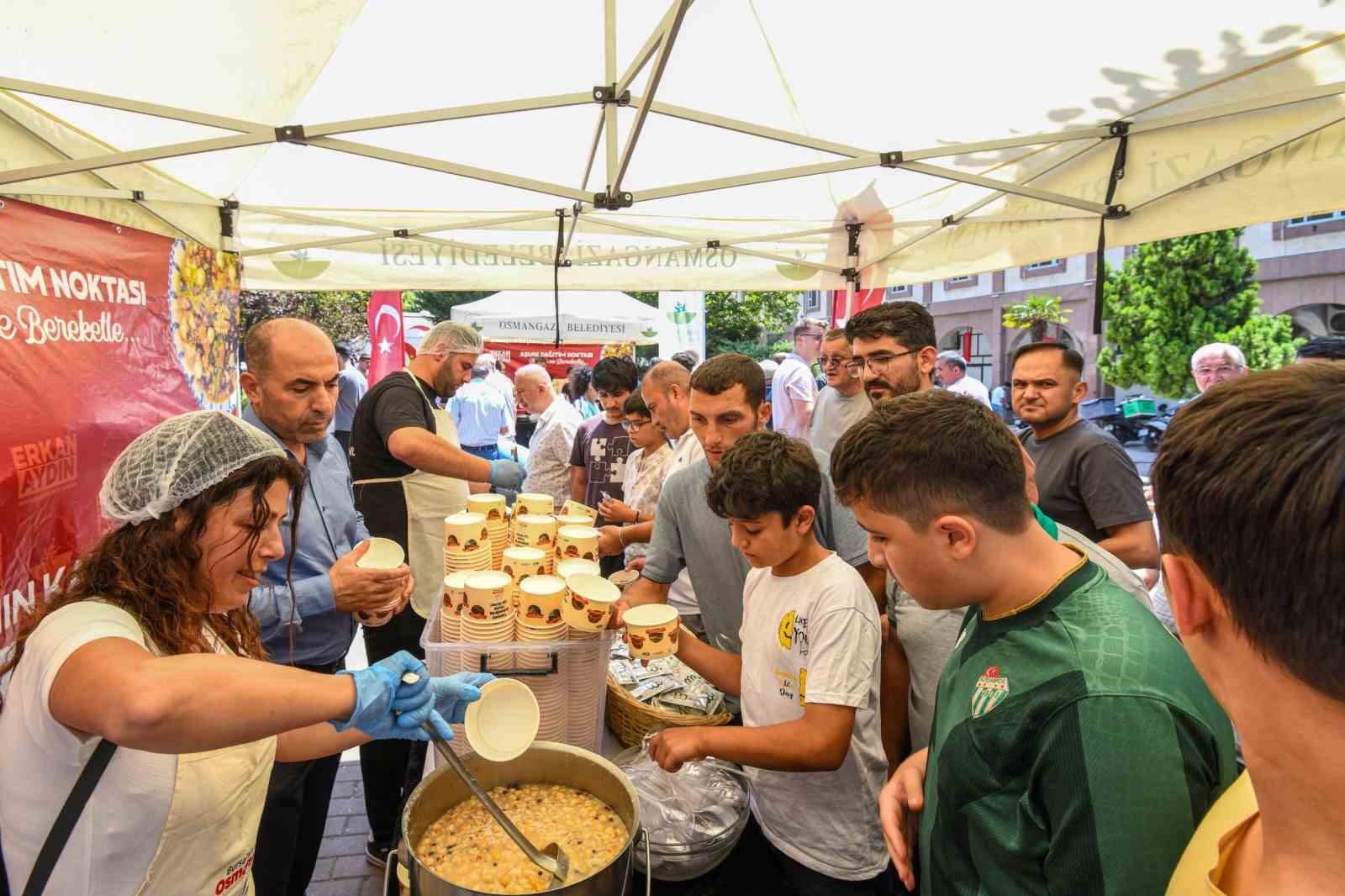 Başkan Aydın vatandaşlarla sahada omuz omuza