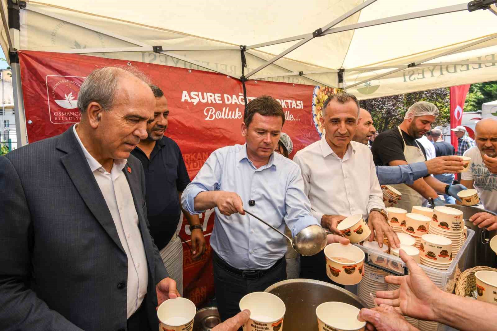 Başkan Aydın vatandaşlarla sahada omuz omuza