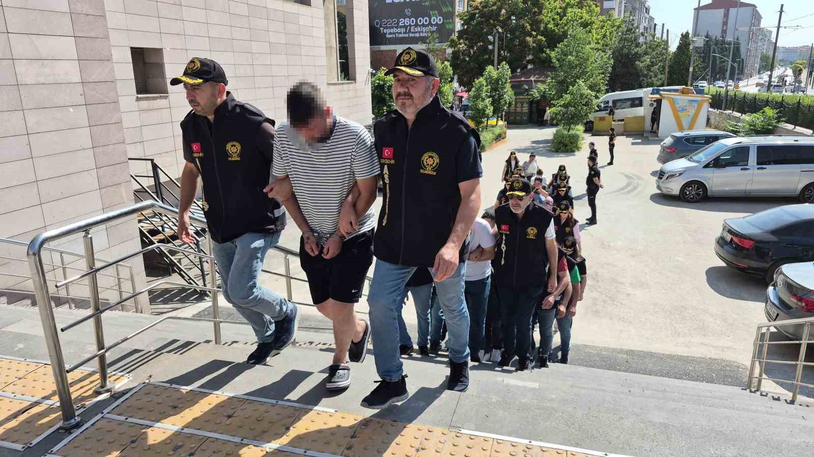 Eskişehir merkezli 4 ilde dolandırıcılık operasyonu: 12 gözaltı