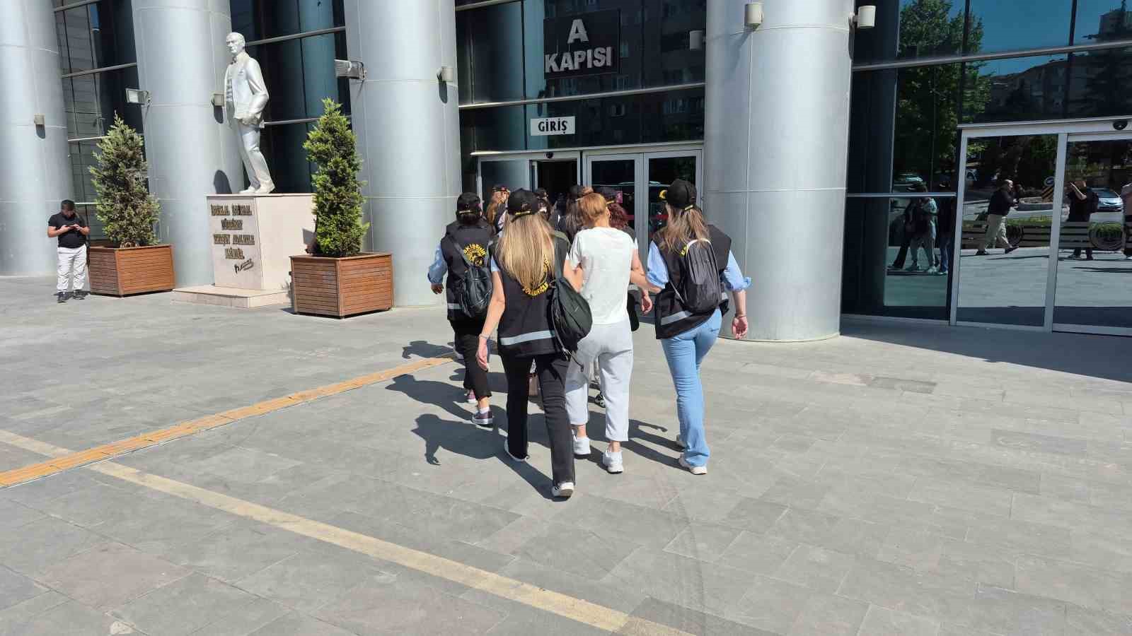 Eskişehir merkezli 4 ilde dolandırıcılık operasyonu: 12 gözaltı