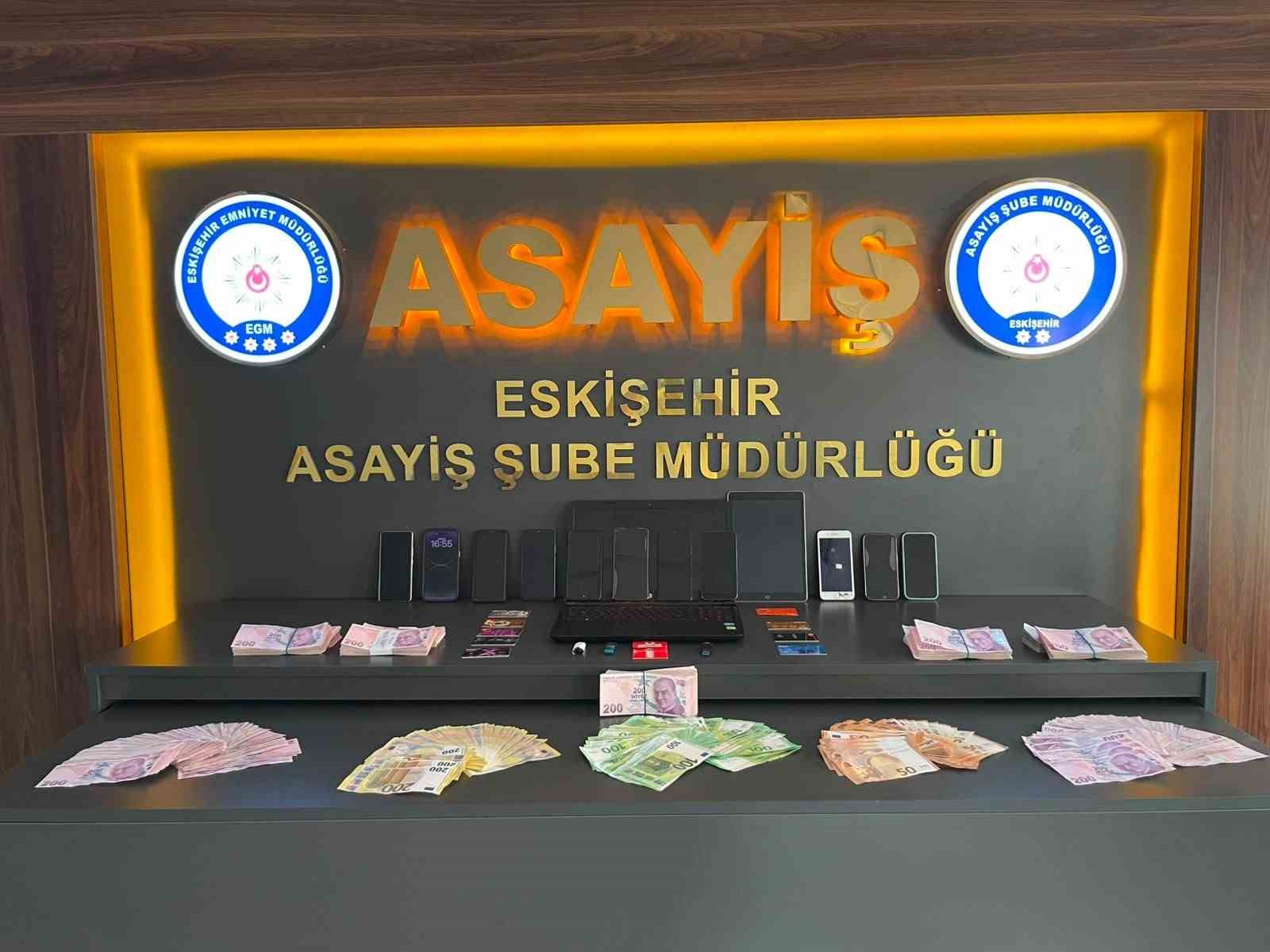 Eskişehir merkezli 4 ilde dolandırıcılık operasyonu: 12 gözaltı