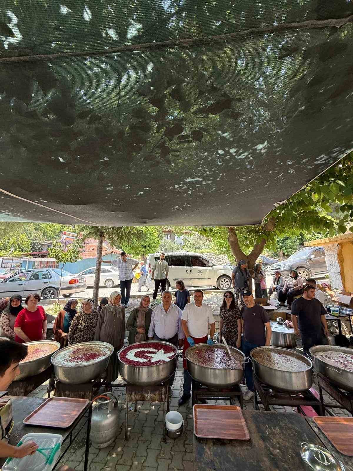 Güroluk Mahallesi’nde 34 yıllık aşure geleneği yaşatılıyor
