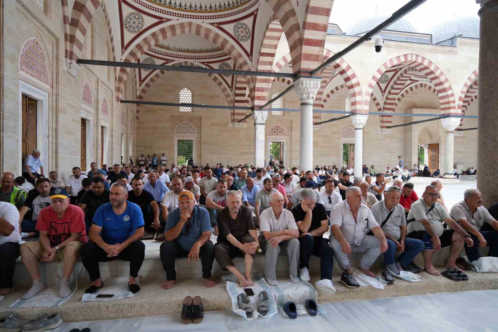 Kırkpınar pehlivanları er meydanına çıkmadan önce Selimiye’de dua etti