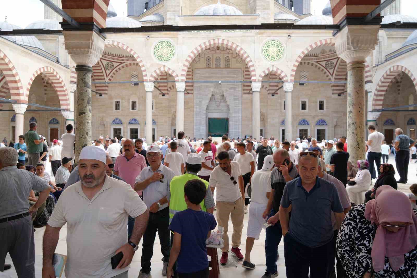 Kırkpınar pehlivanları er meydanına çıkmadan önce Selimiye’de dua etti