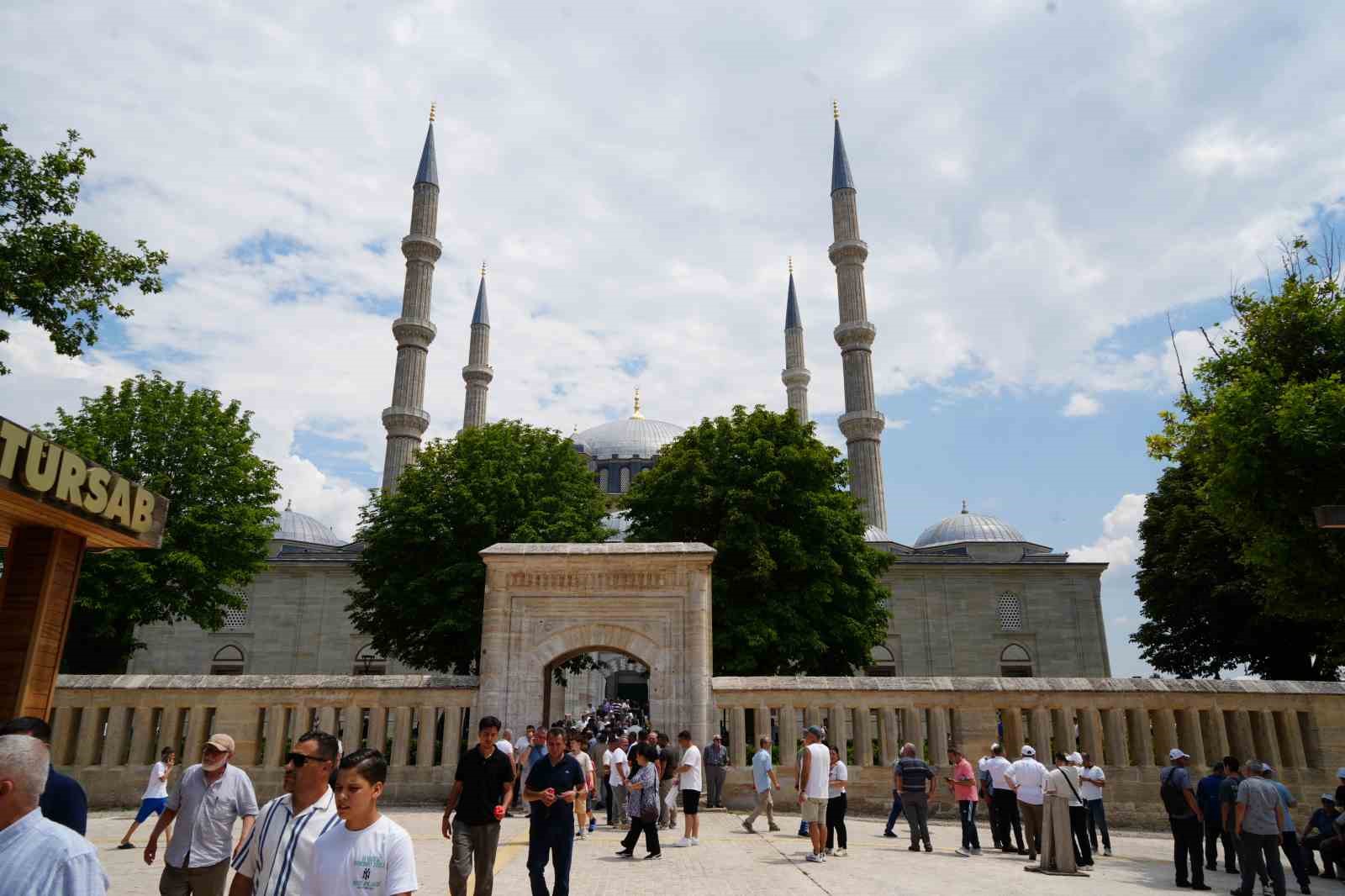 Kırkpınar pehlivanları er meydanına çıkmadan önce Selimiye’de dua etti
