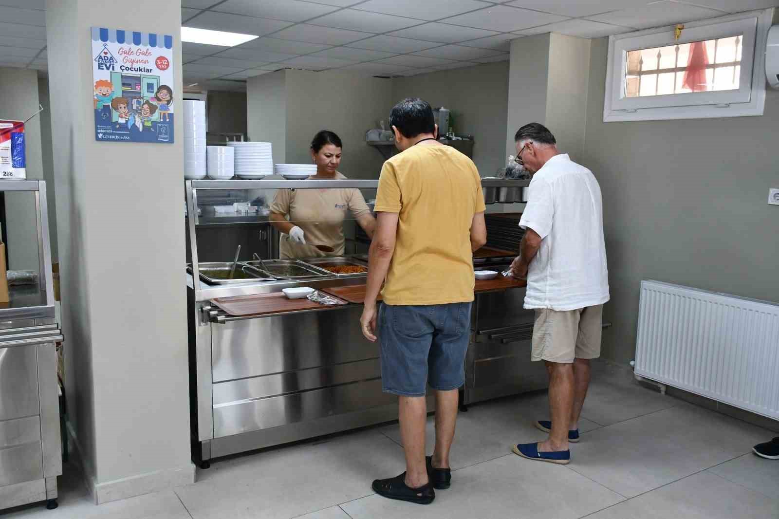 Kuşadası Kent Lokantası’nda 2 ayda 8 bin 852 kişiye yemek hizmeti