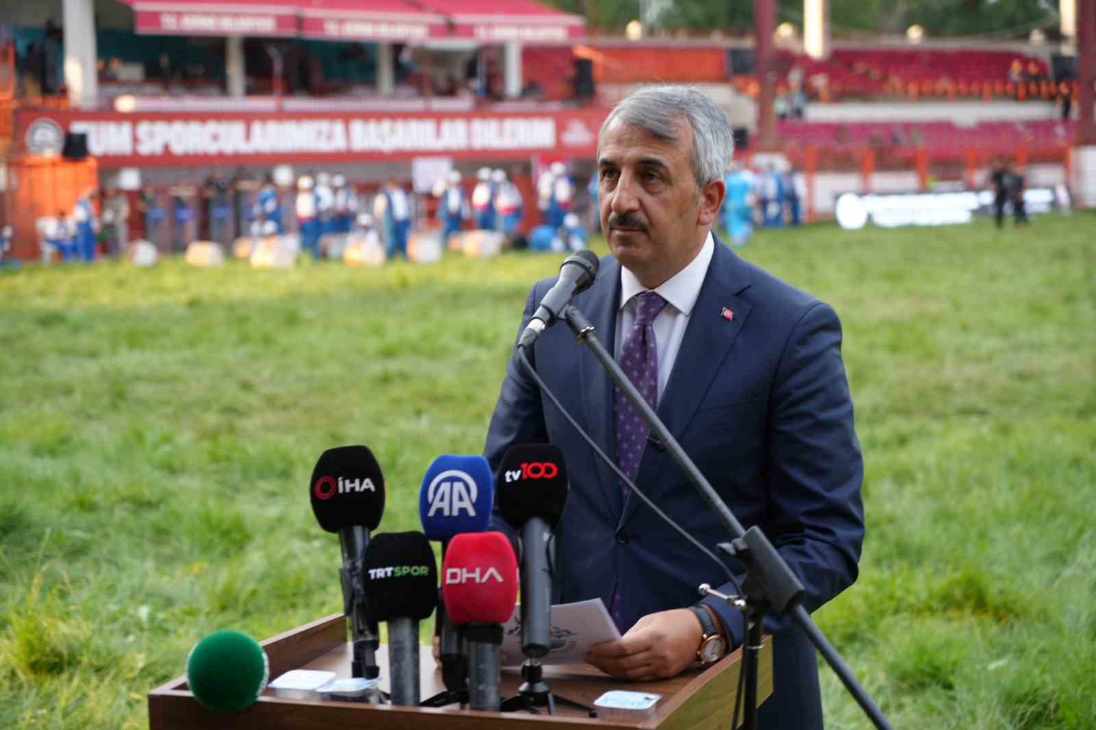 Sarayiçi Er Meydanı’nda 665. Tarihi Kırkpınar Yağlı Güreşleri’nin açılış seremonisi gerçekleştirildi