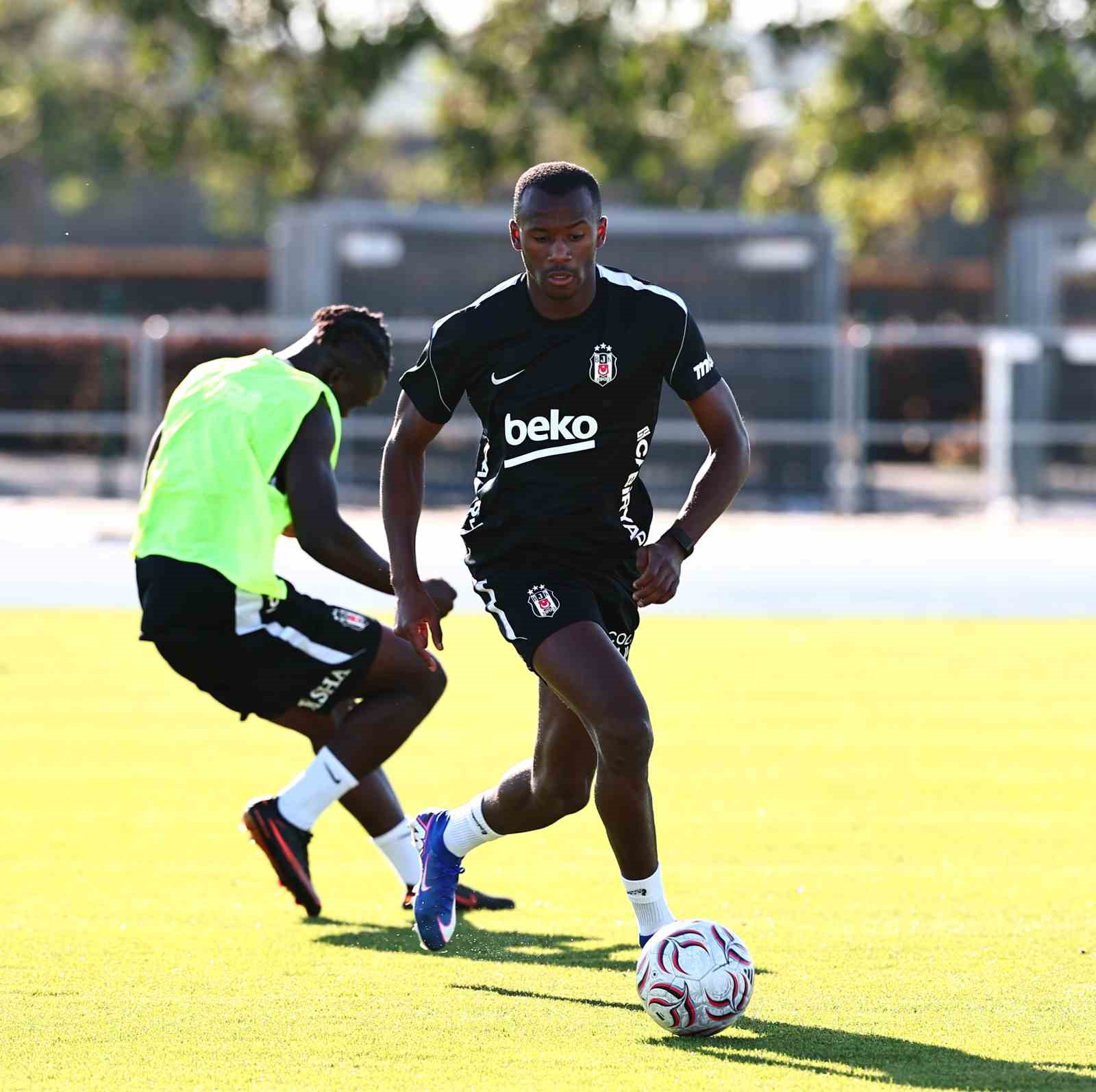 Kassoum Ouattara, Beşiktaş formasıyla ilk antrenmanına çıktı