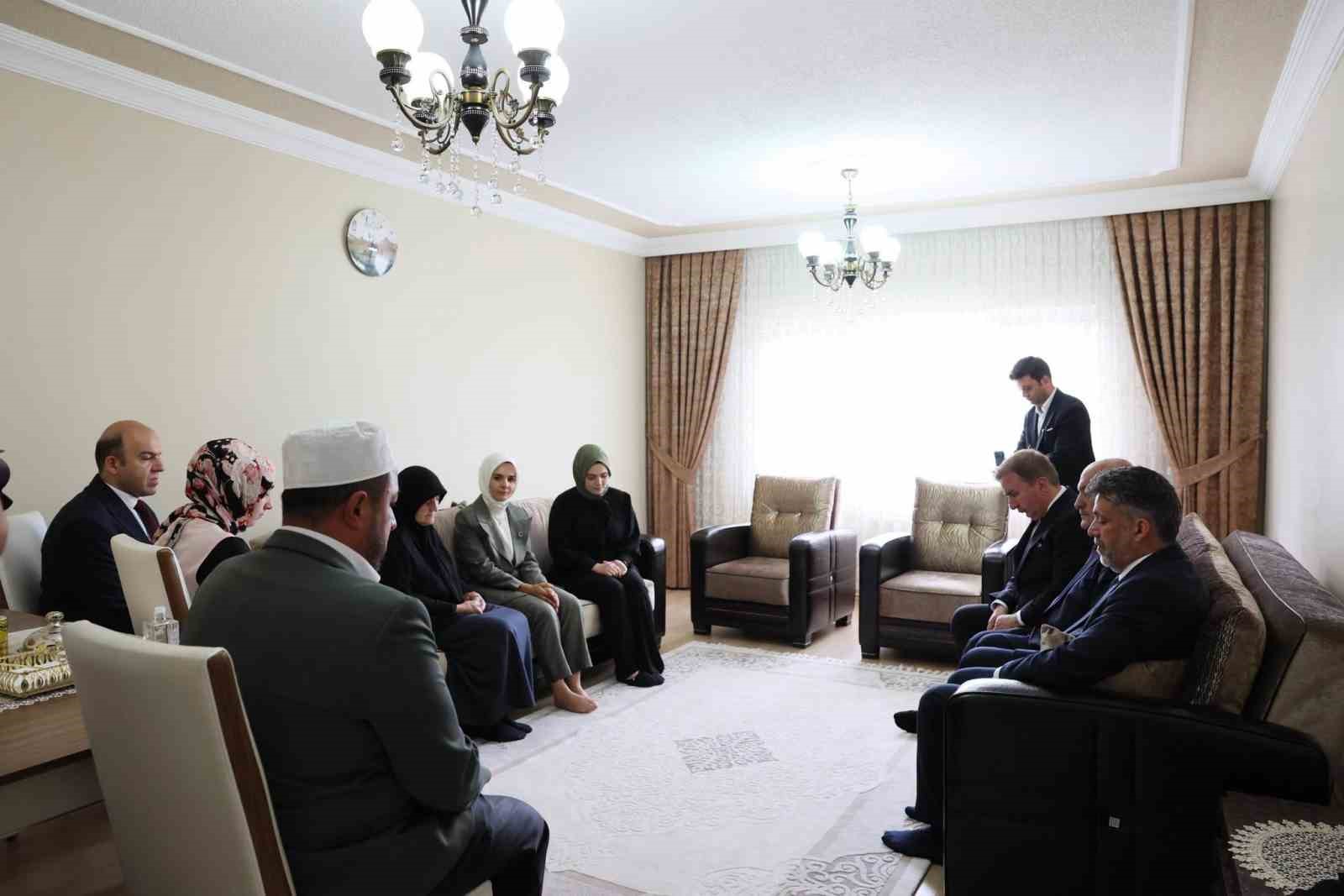 Bakan Göktaş: "Şehitlerimizin emanetleri başımızın tacıdır"