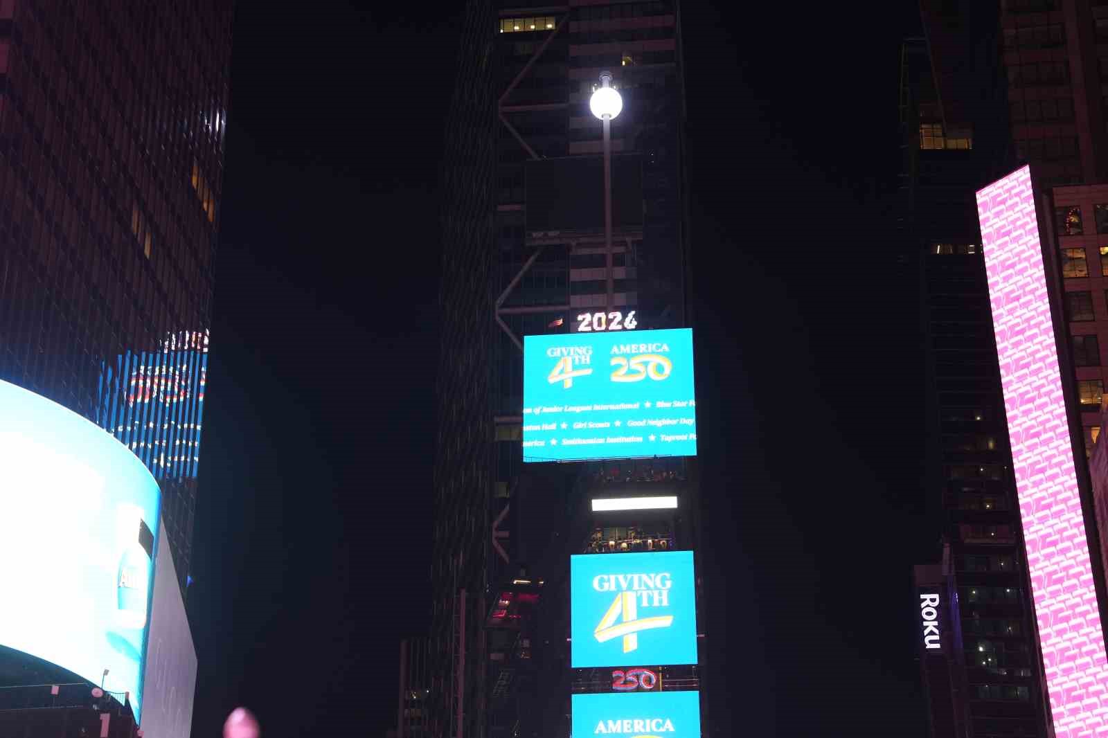 Times Meydanı Topu, ABD’nin bağımsızlığının 250’nci yıl dönümü için ilk kez 4 Temmuz’da indirildi