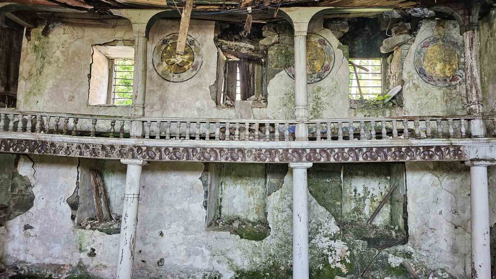 Tarihi cami 20 yıldır restorasyon bekliyor: "Bir 20 yıl daha bekleyemeyiz"