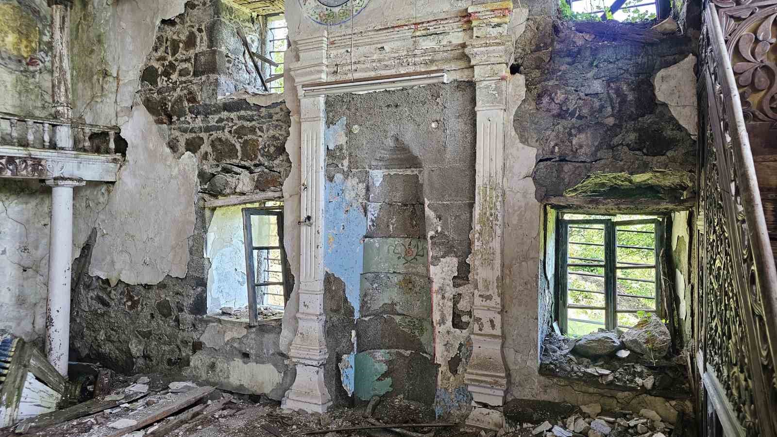 Tarihi cami 20 yıldır restorasyon bekliyor: "Bir 20 yıl daha bekleyemeyiz"