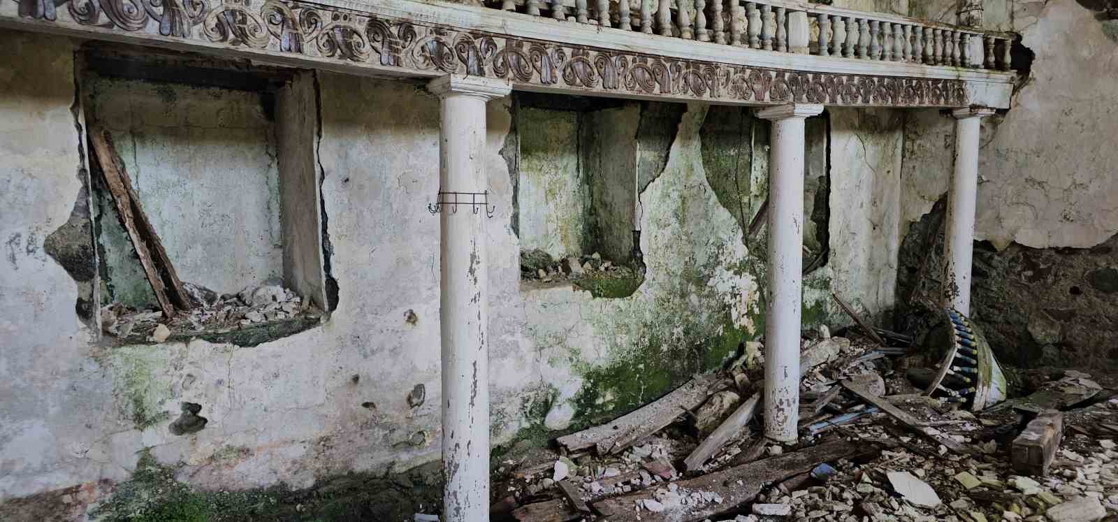 Tarihi cami 20 yıldır restorasyon bekliyor: "Bir 20 yıl daha bekleyemeyiz"