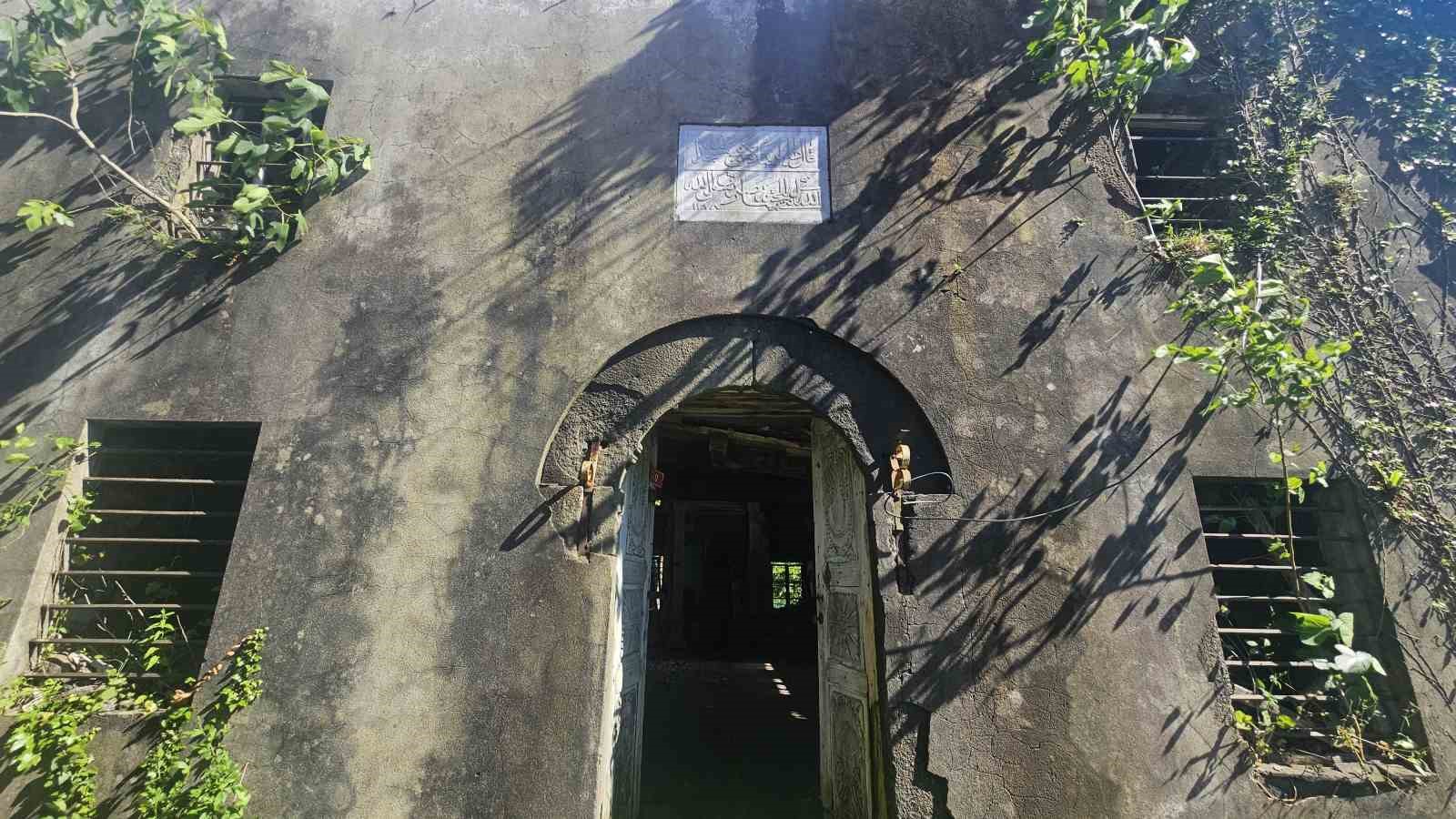 Tarihi cami 20 yıldır restorasyon bekliyor: "Bir 20 yıl daha bekleyemeyiz"