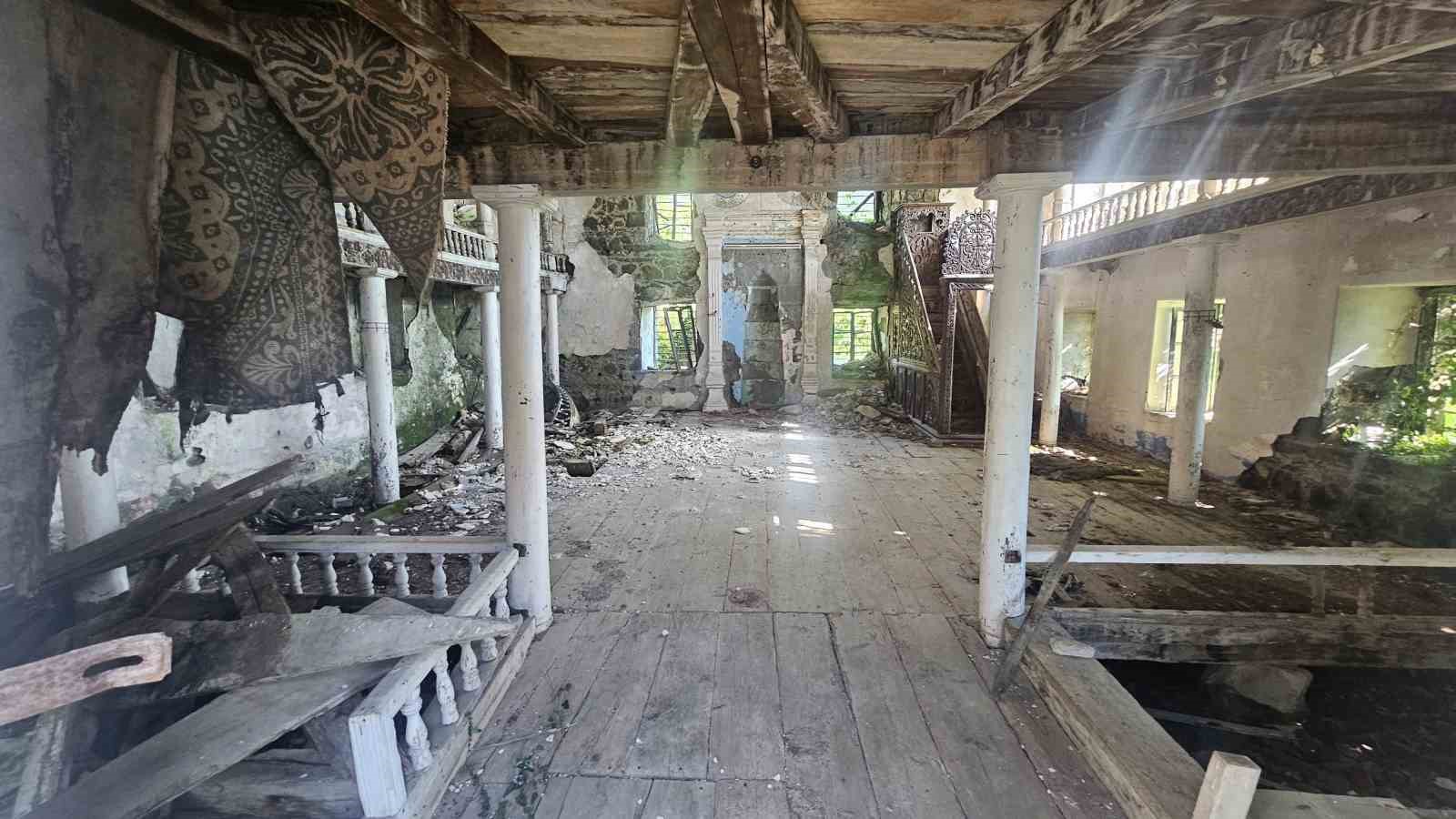 Tarihi cami 20 yıldır restorasyon bekliyor: "Bir 20 yıl daha bekleyemeyiz"