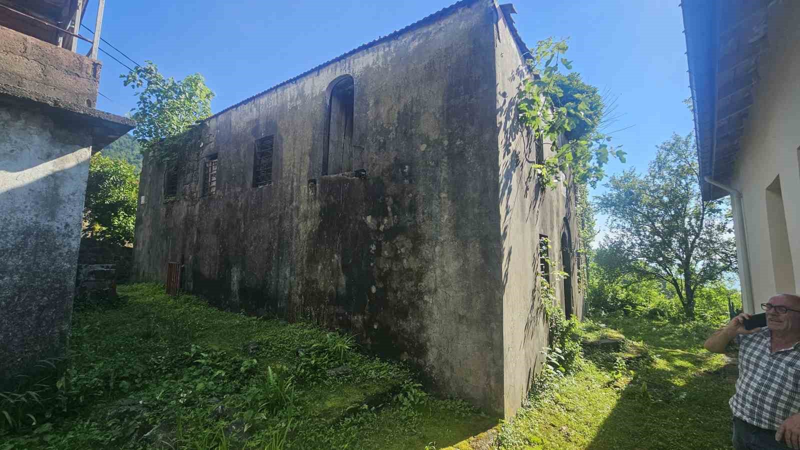 Tarihi cami 20 yıldır restorasyon bekliyor: "Bir 20 yıl daha bekleyemeyiz"
