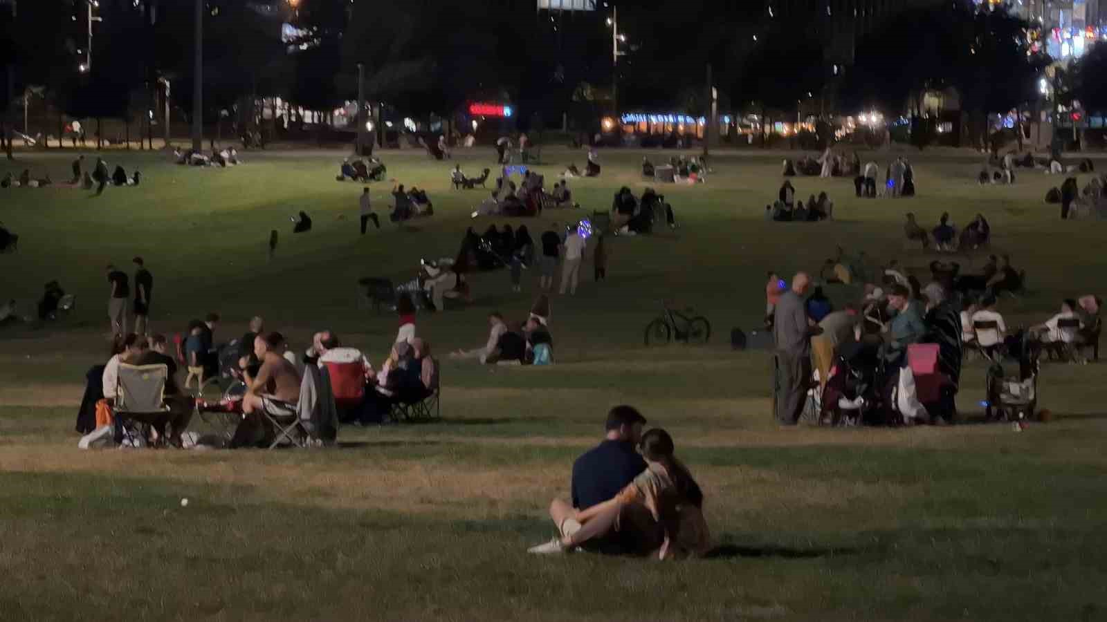 Kızıl renge bürünen ay Başakşehir Millet Bahçesi’nde hayran bıraktı