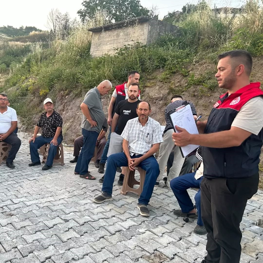 Köy köy gezip vatandaşları bilgilendiriyorlar