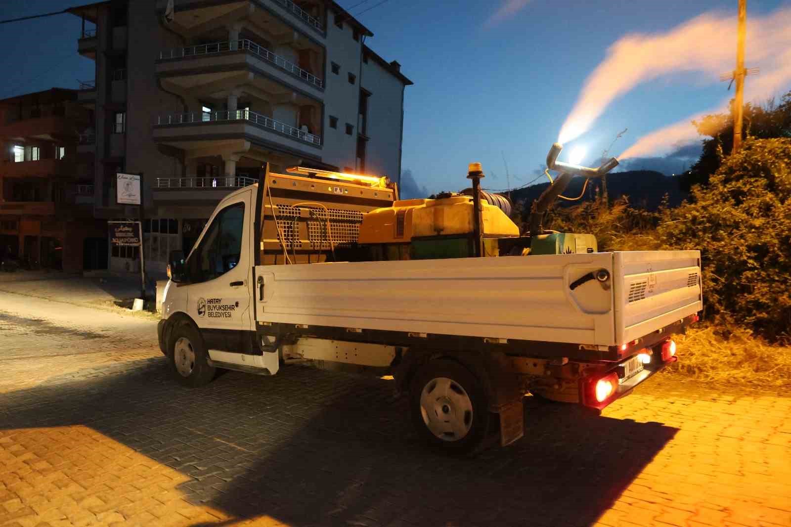 Hatay Büyükşehir Belediyesi il genelinde ilaçlama çalışmalarına aralıksız devam ediyor