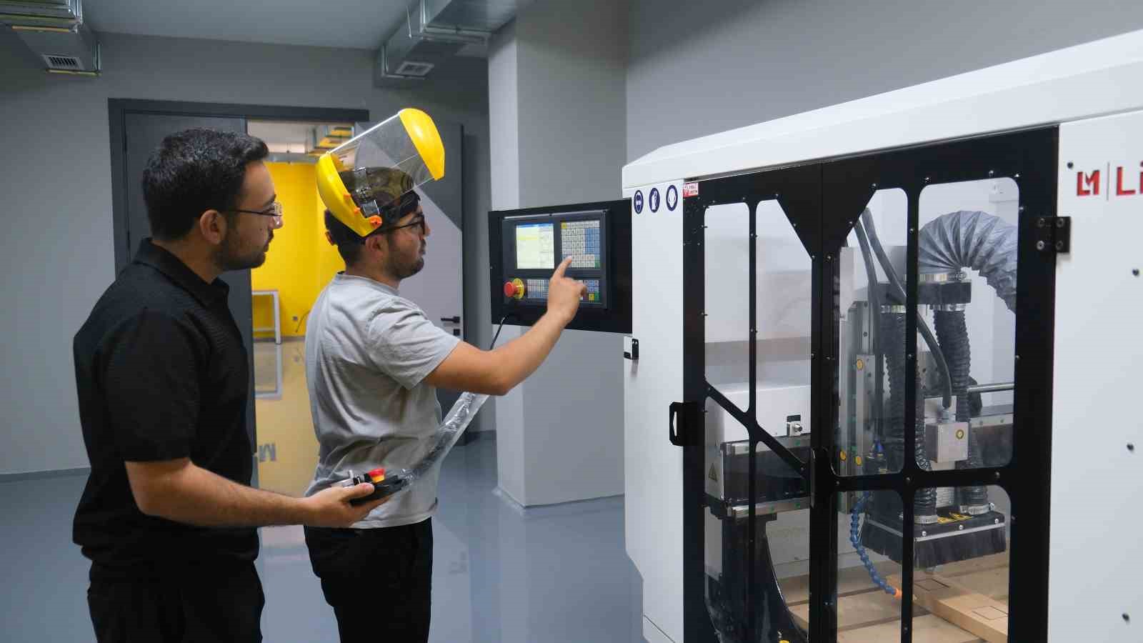 Milli Teknoloji Atölyesi’nde savunma sanayisine katkı sağlayacak projeler geliştiriliyor