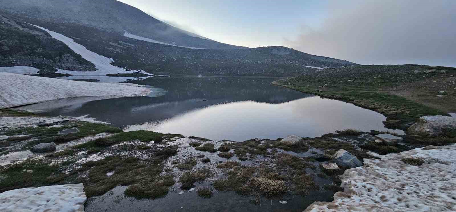 Uludağ’ın buzul gölleri taştı: Yaz ortasında kutup manzaraları