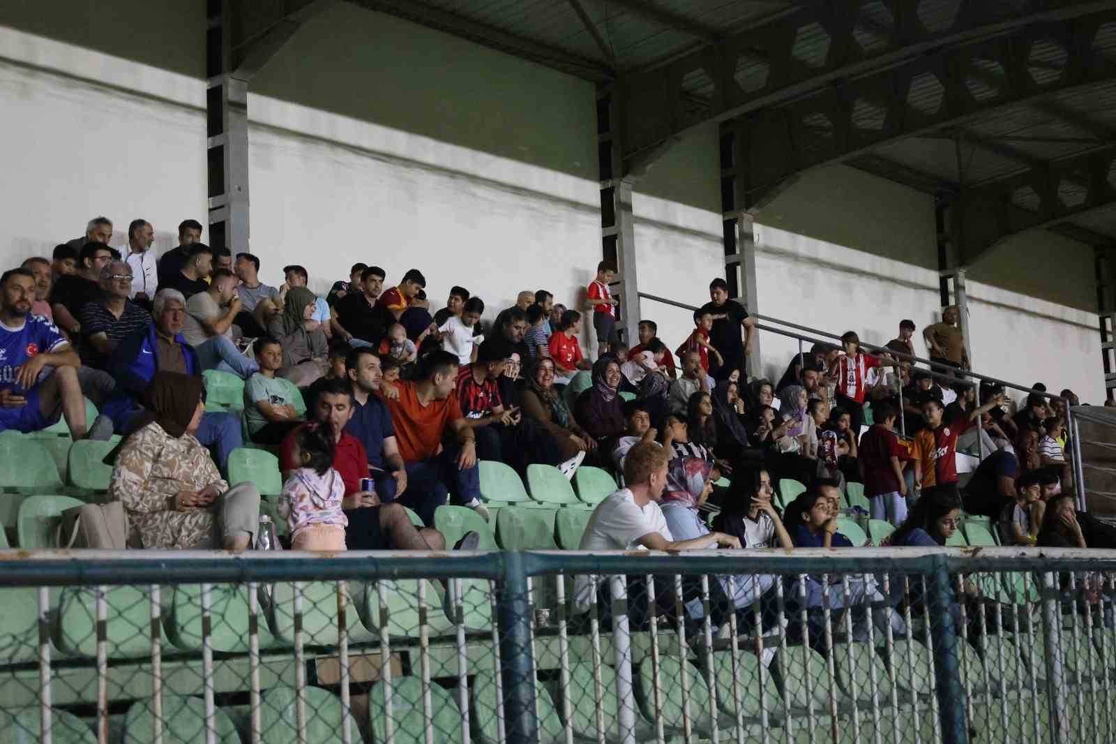 Hatay’da 38.Erhan Aksay futbol turnuvası 53 takımın katılımıyla sürüyor