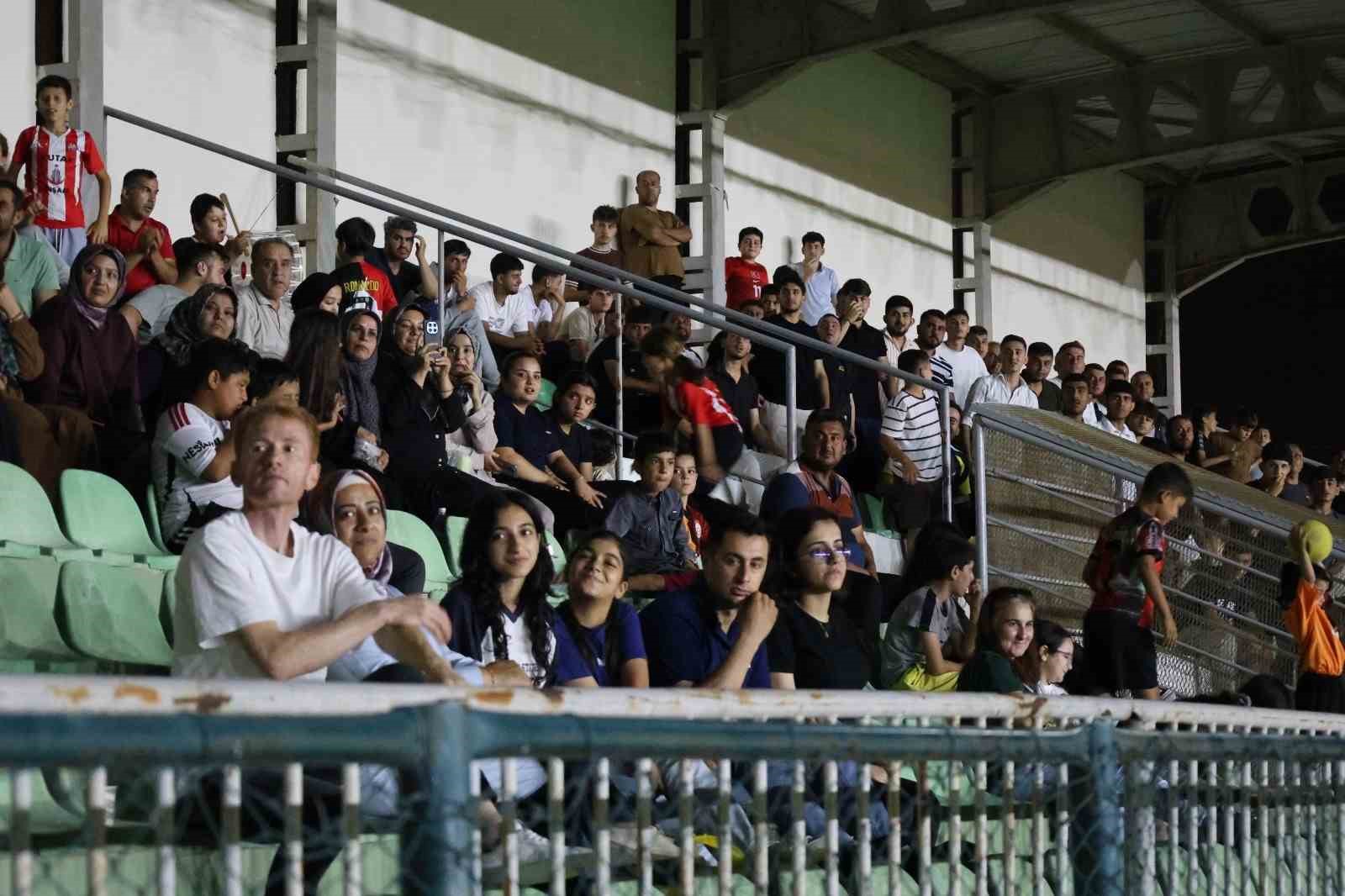 Hatay’da 38.Erhan Aksay futbol turnuvası 53 takımın katılımıyla sürüyor