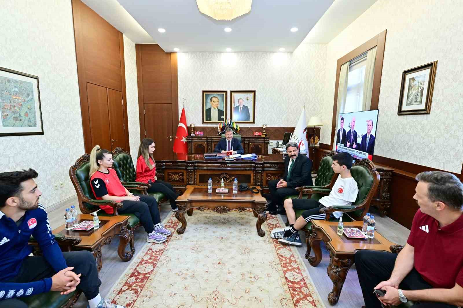 Vali Yılmaz, başarılarıyla gurur kaynağı olan sporcuları makamında ağırladı