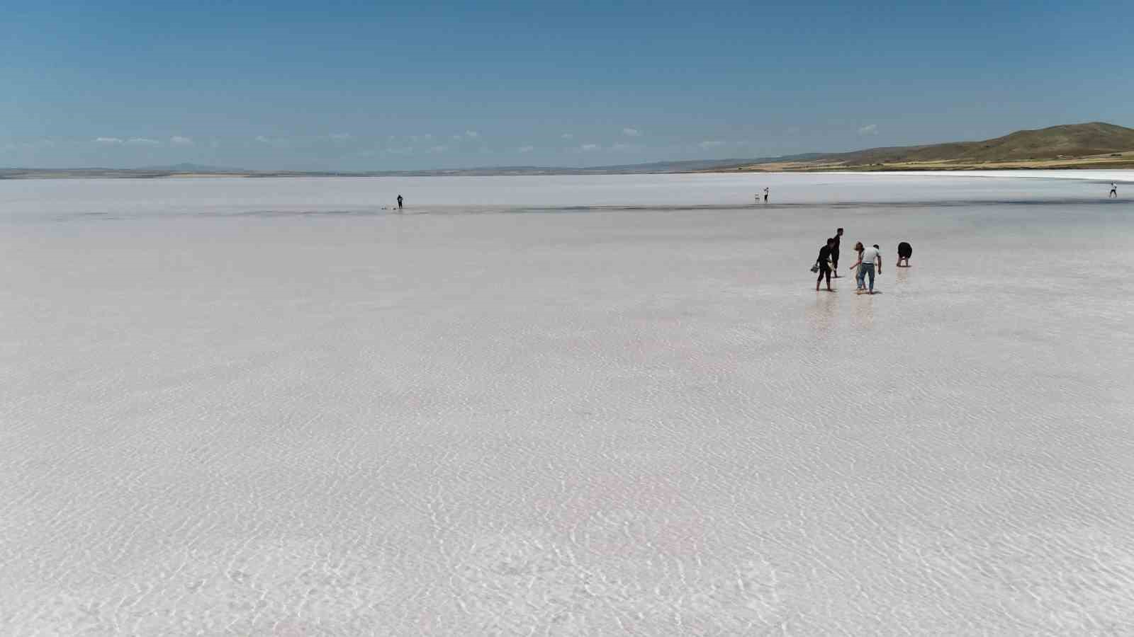 Tuz Gölü pembe renge büründü, turistler bölgeye akın etti