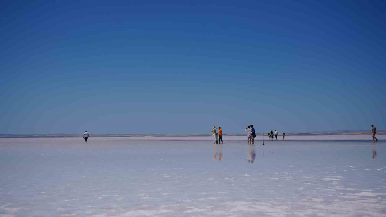 Tuz Gölü pembe renge büründü, turistler bölgeye akın etti