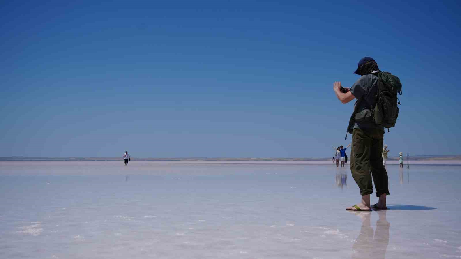 Tuz Gölü pembe renge büründü, turistler bölgeye akın etti