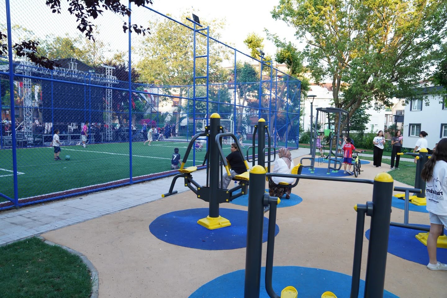 Ataşehir’de yenilenen 30 parkın açılışı yapıldı