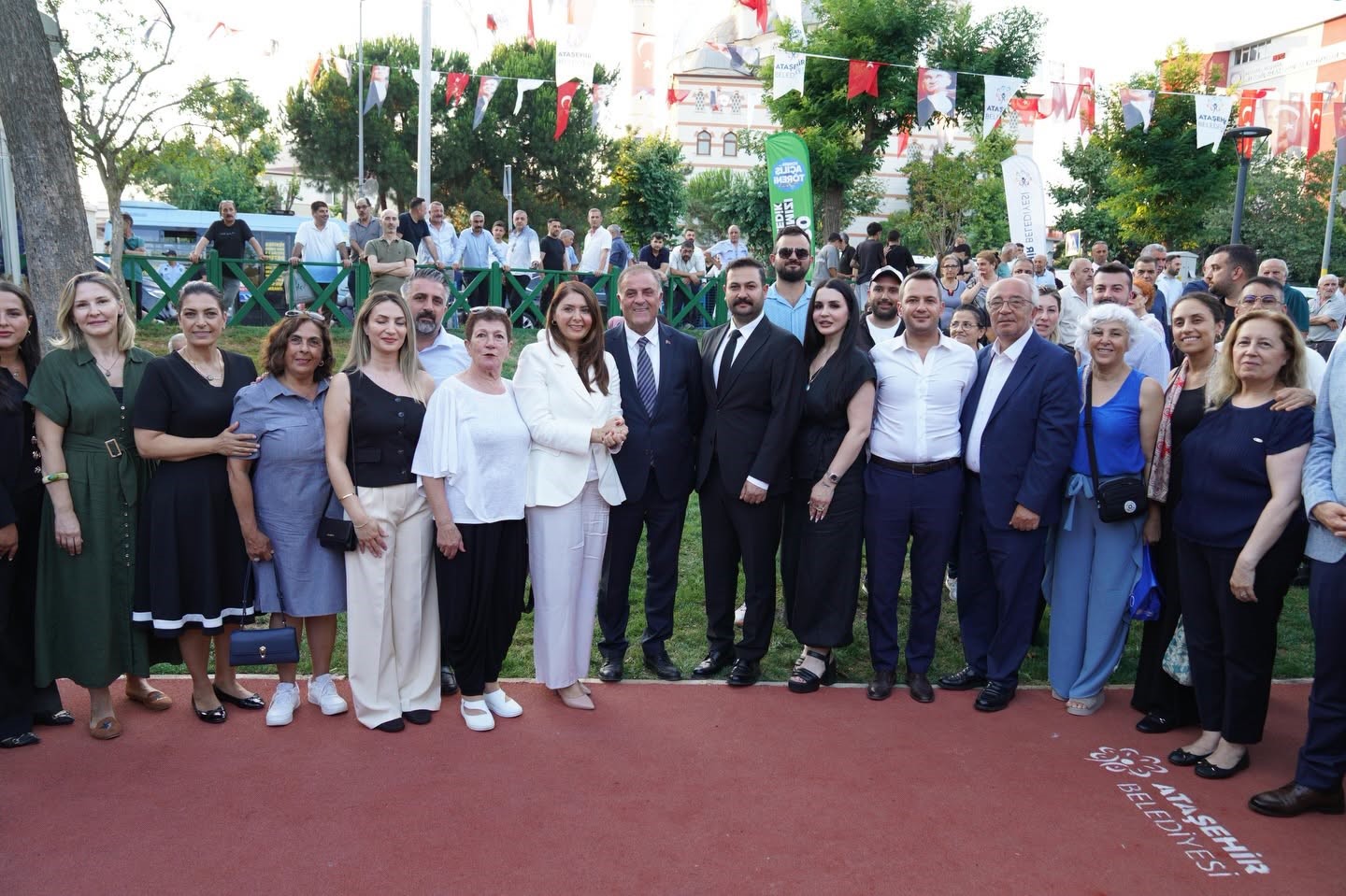 Ataşehir’de yenilenen 30 parkın açılışı yapıldı