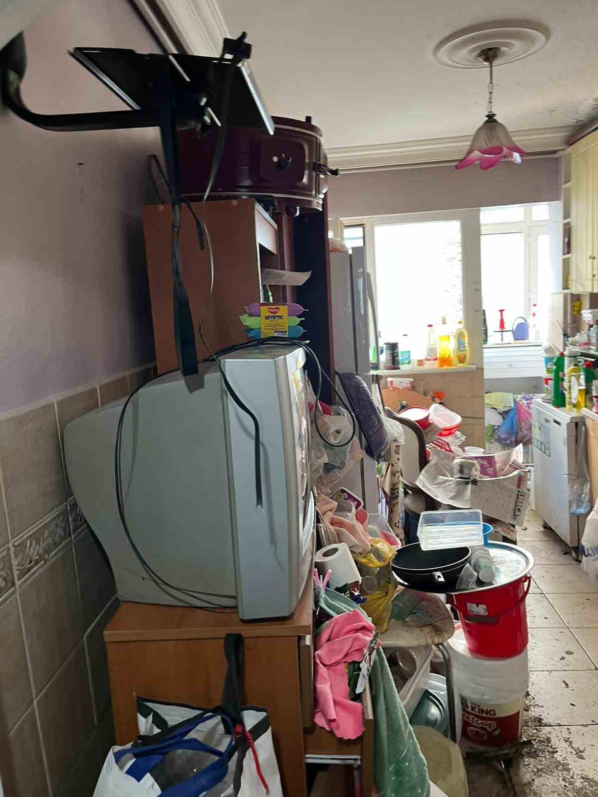 Osmangazi’de çöp evden 2,5 ton geri dönüşüm atığı çıkarıldı