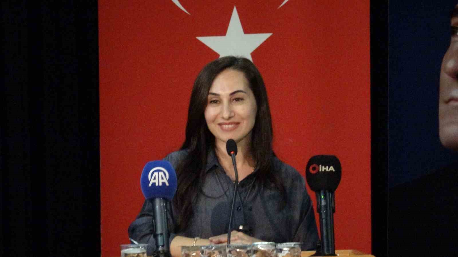 Beykoz’da Bağımsız meclis üyesi Esengül Yılmaz Gül, AK Parti’ye katıldı