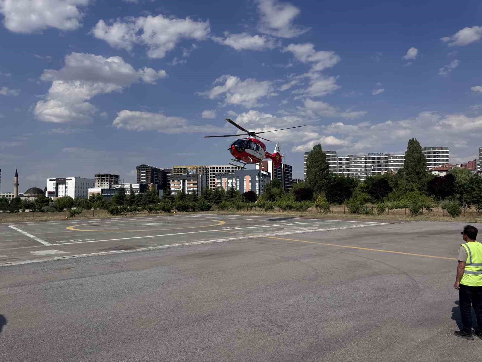 Ambulans helikopter beyin kanaması geçiren hasta için havalandı