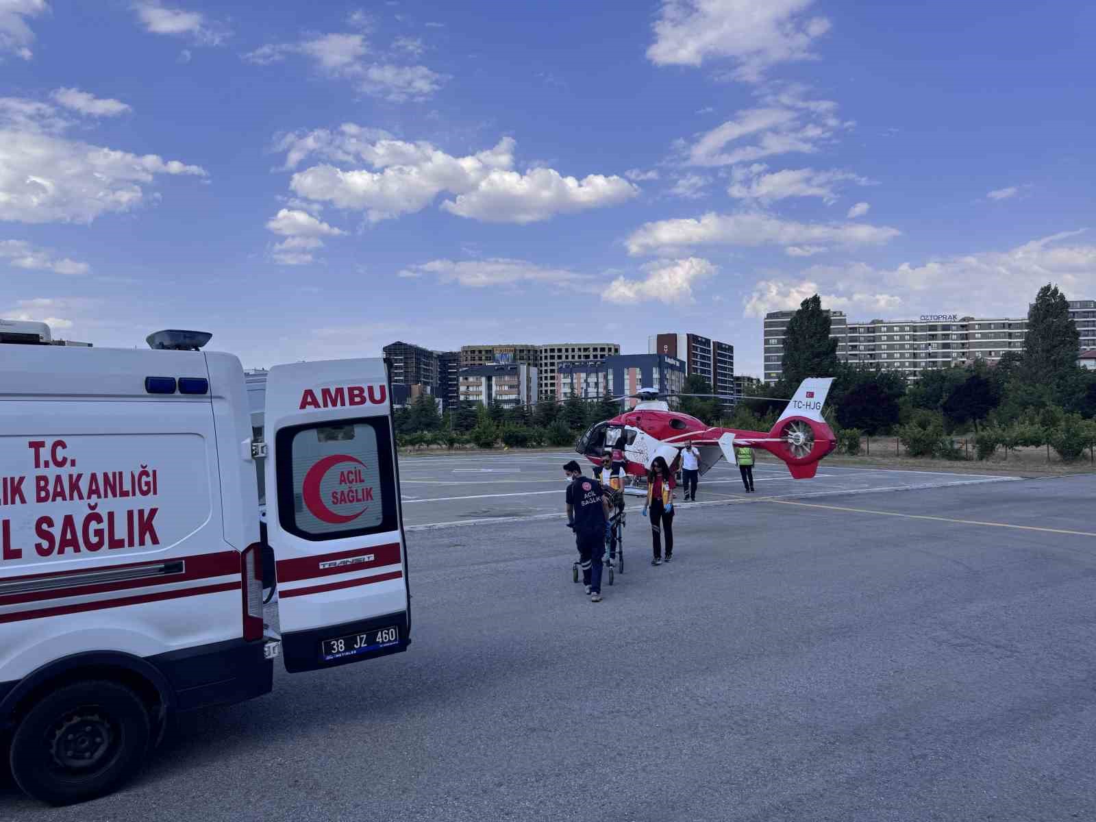 Ambulans helikopter beyin kanaması geçiren hasta için havalandı