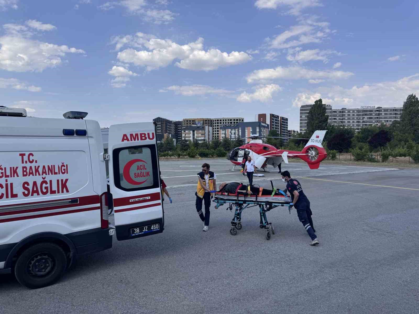 Ambulans helikopter beyin kanaması geçiren hasta için havalandı