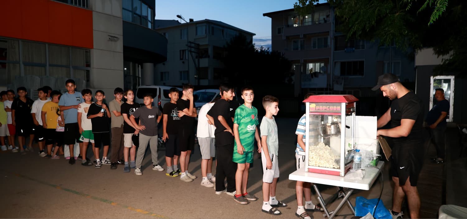 Osmangazi Belediyesi çocuklara yazlık sinema keyfi yaşatıyor