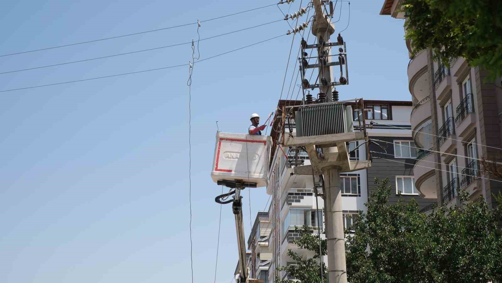 Toroslar EDAŞ, Gaziantep’te rekor sıcaklara karşı şebekeyi güçlendiriyor