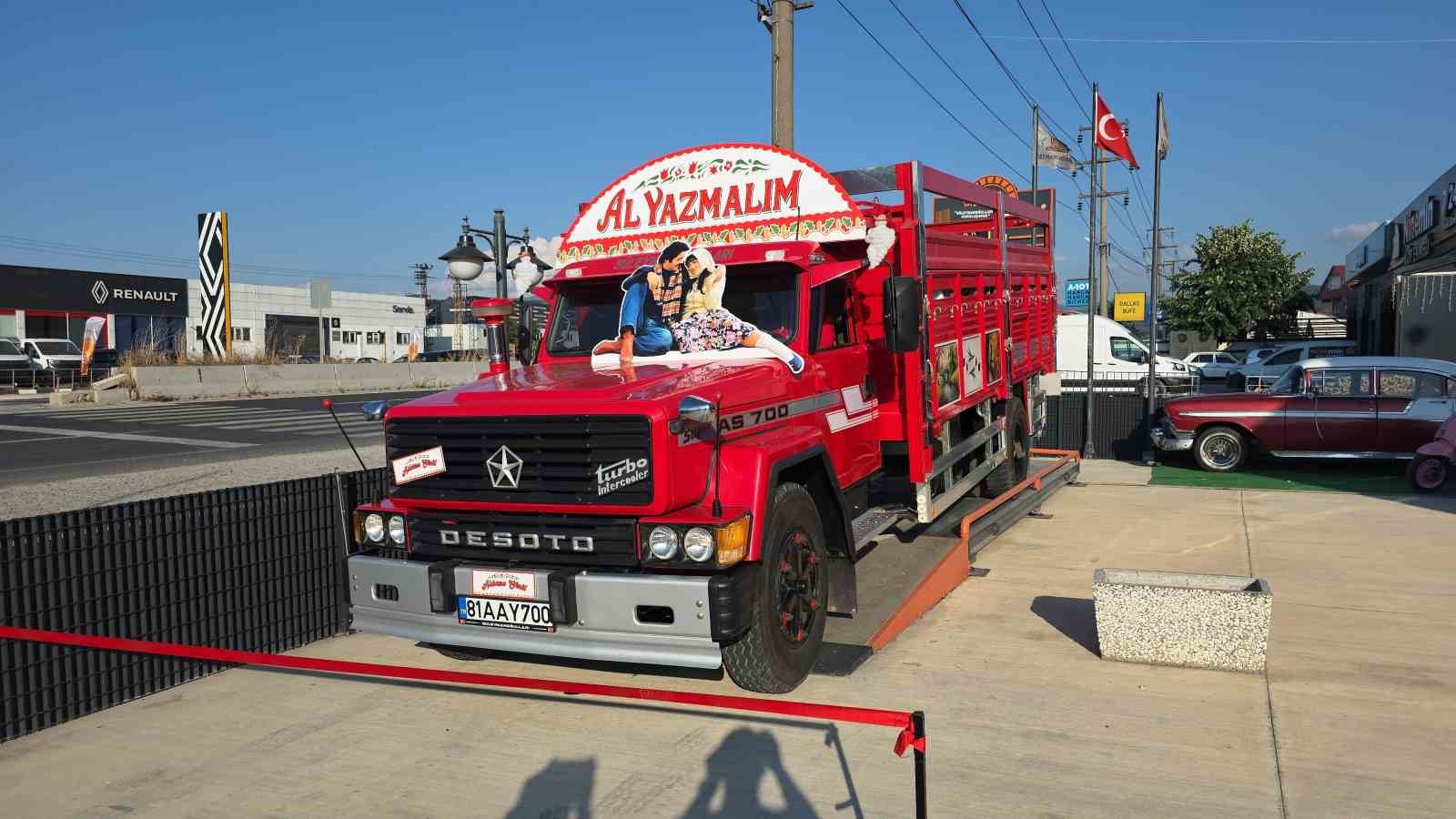 Dedesinin hatırasını "Al Yazmalım" kamyonuyla yaşatıyor