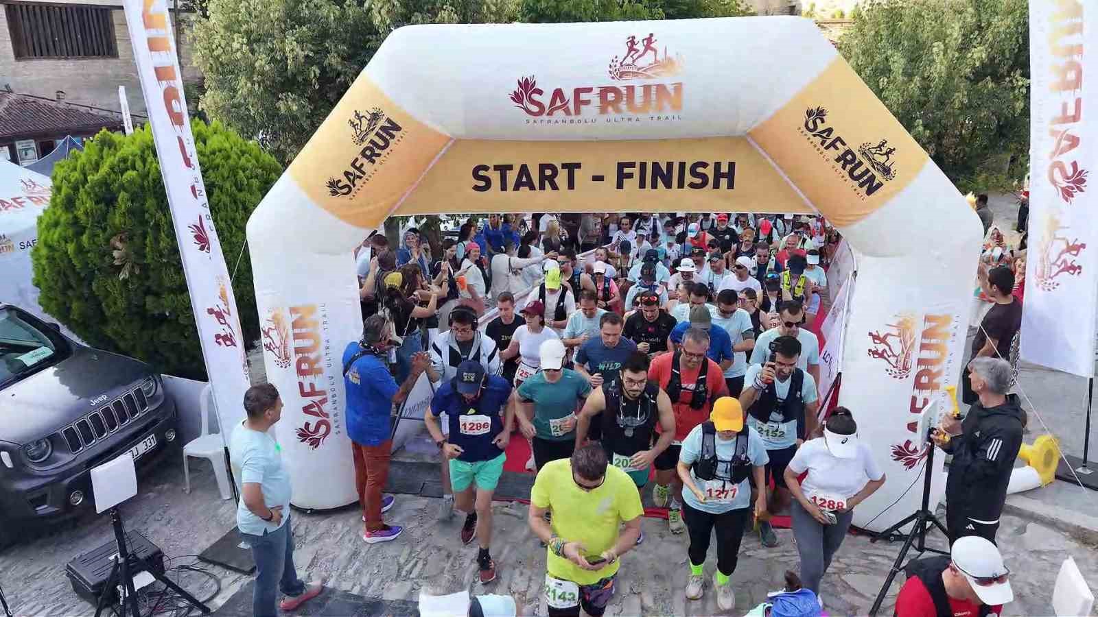 Farklı ülkelerden sporcular Safranbolu’nun tarihi sokaklarında yarışıyor