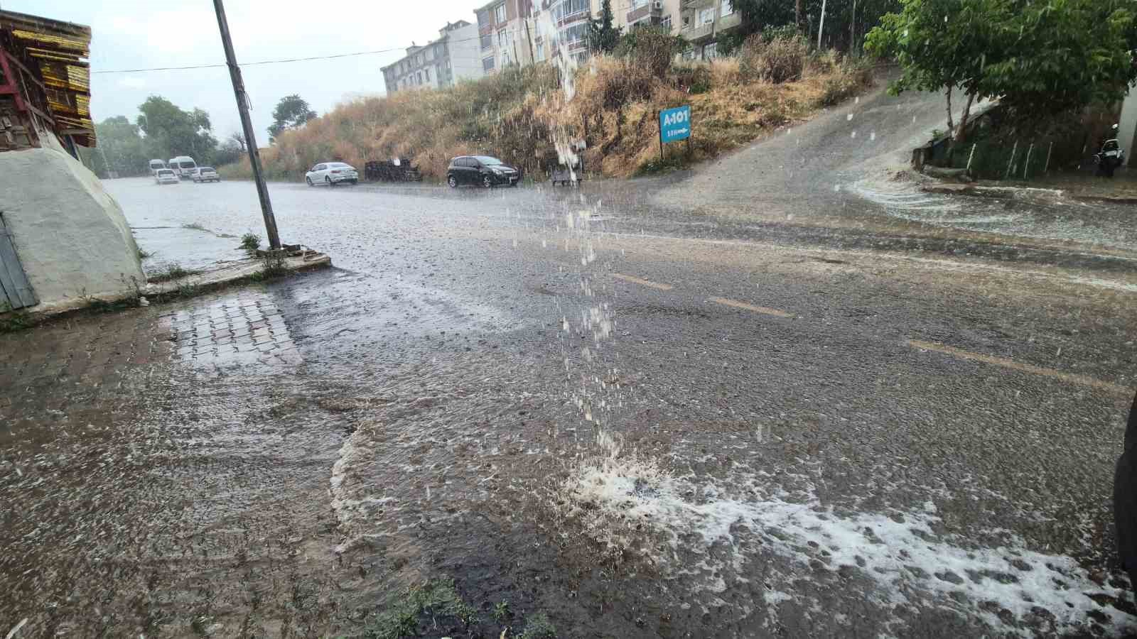 Yaz ortasında sağanak sürprizi: Tekirdağ’da yollar göle döndü