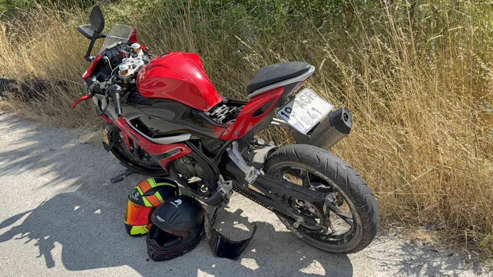 Motosiklet tıra arkadan çarptı: 2 yaralı