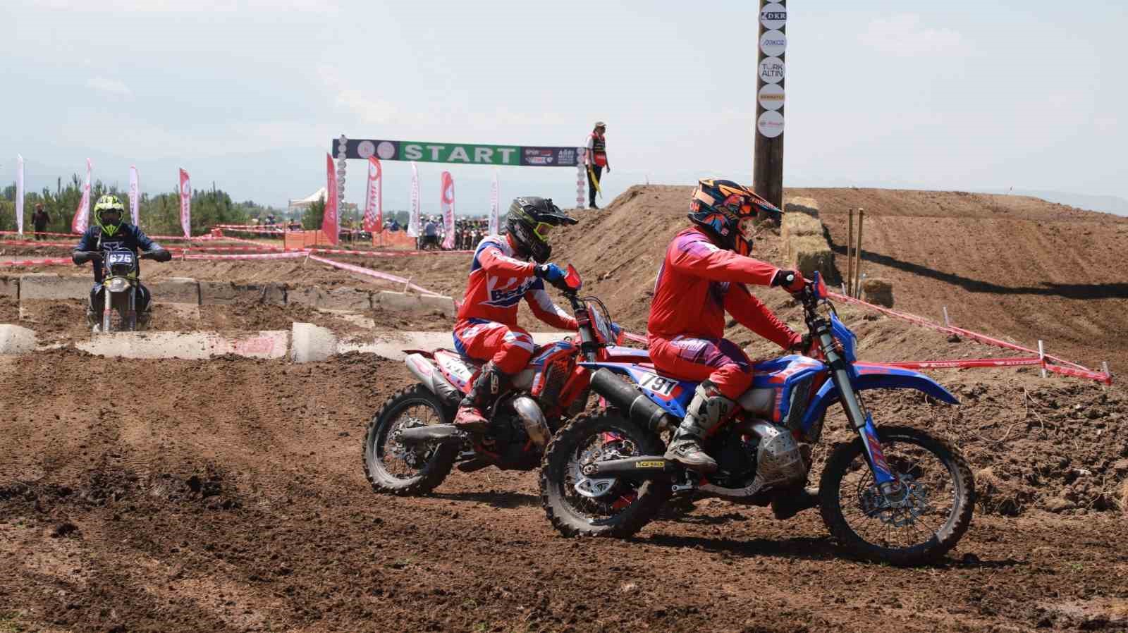 Türkiye SKIL Enduro ve ATV Şampiyonası heyecanı sıralama turlarıyla başladı