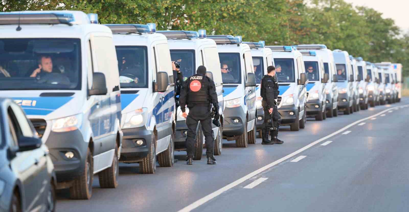 Almanya’da aşırı sağcı AfD partisinin kongresi sokakları karıştırdı