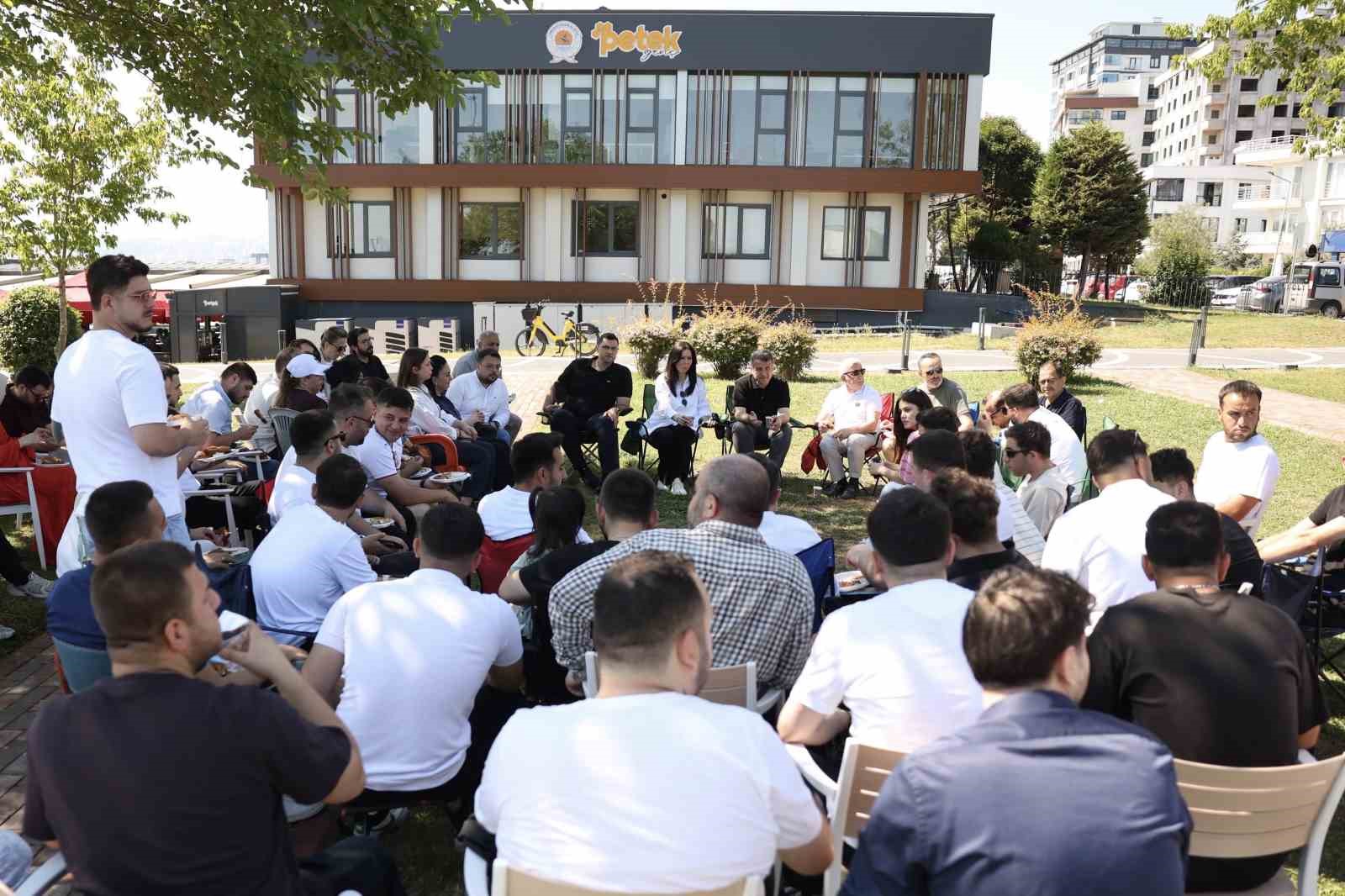 Başkan Doğan gençlerle buluştu: Petek Genç’te samimi sohbet